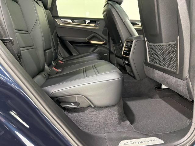 Used 2024 Porsche Cayenne Coupe AWD/4WD image 23