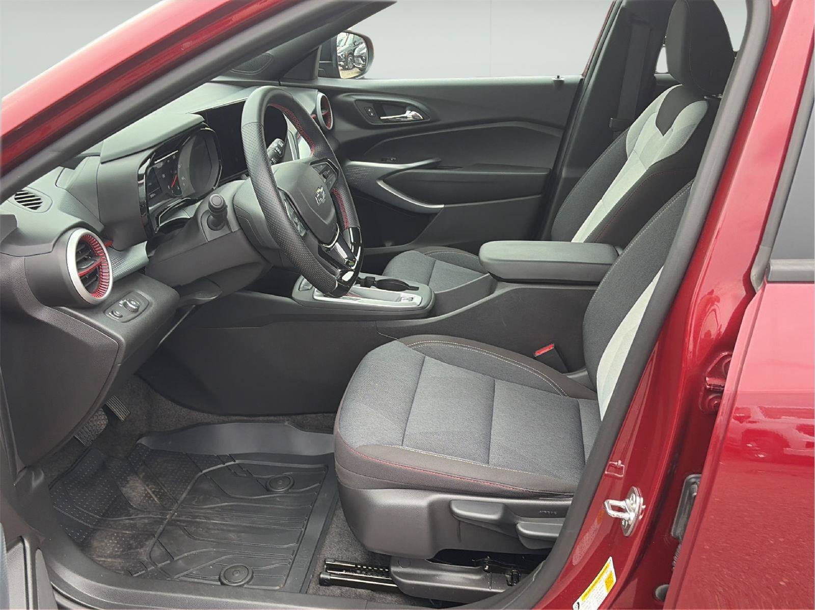 Certified 2024 Chevrolet Trax RS FWD image 11