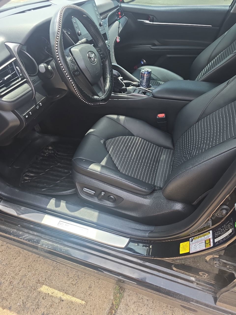 Used 2022 Toyota Camry SE w/ Audio Upgrade Package FWD image 5