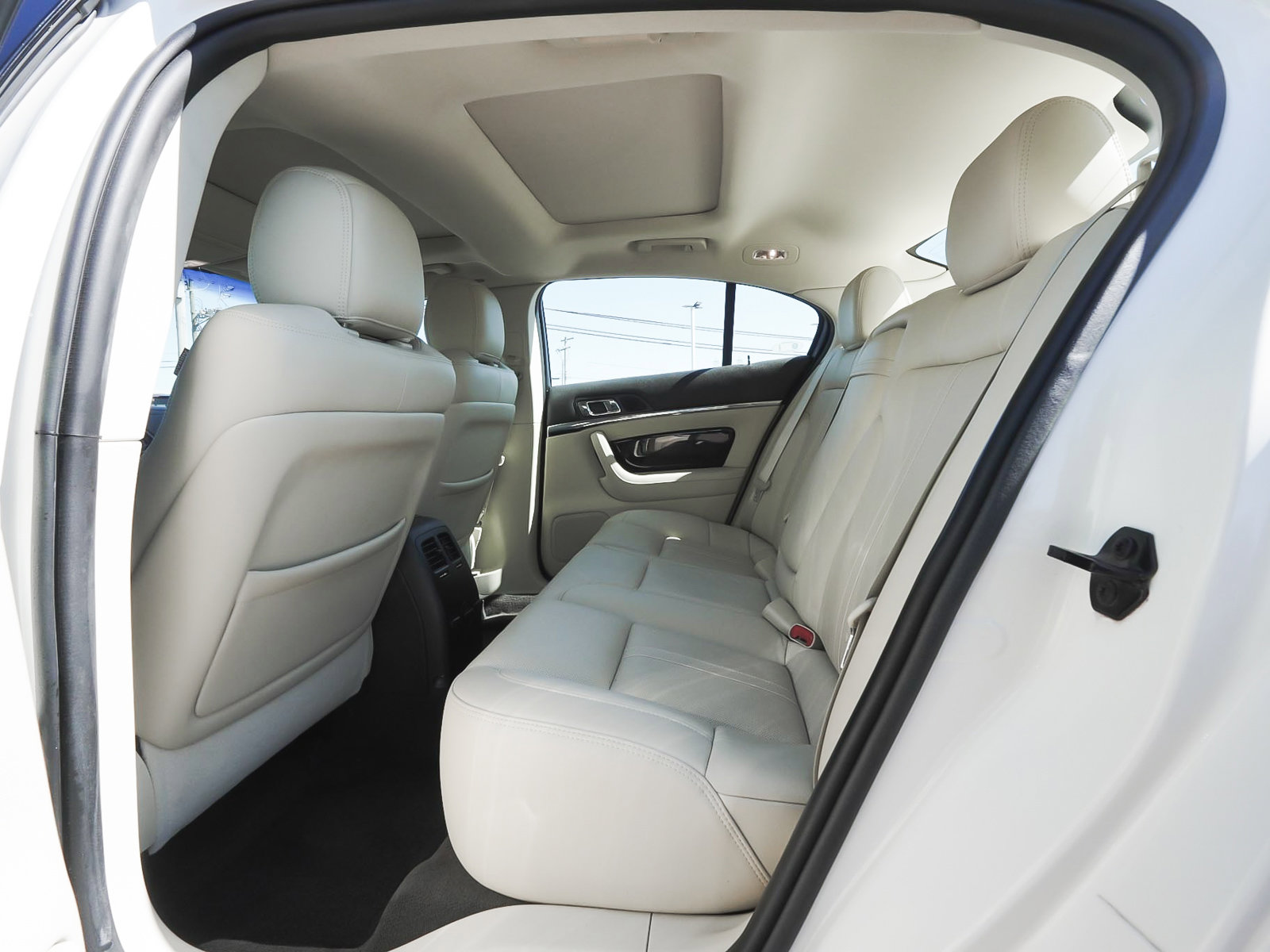 Used 2013 Lincoln MKS AWD image 34