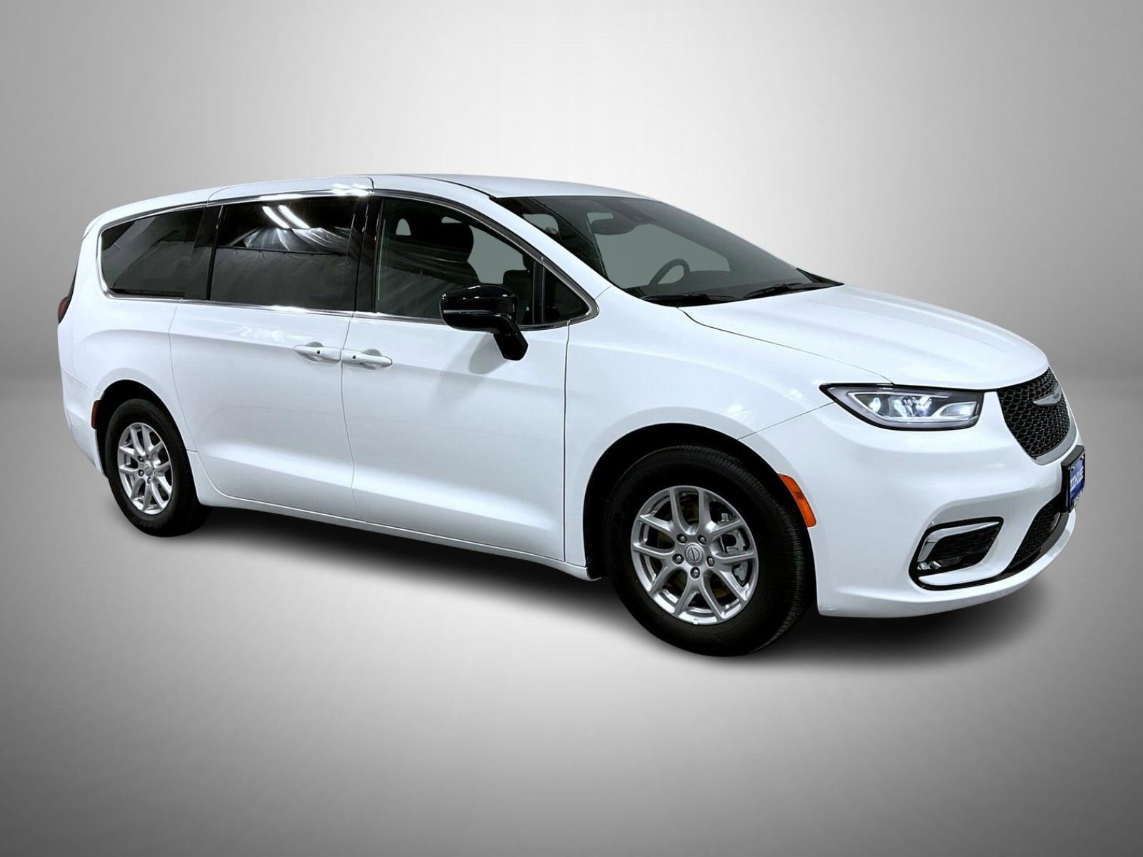 Used 2025 Chrysler Pacifica Select image 3