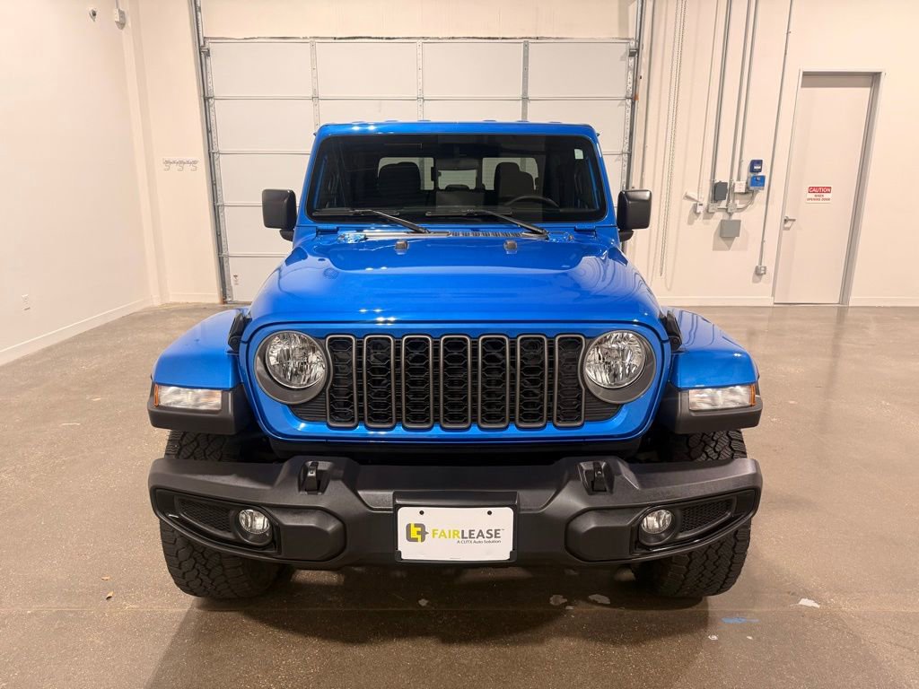 Used 2025 Jeep Gladiator Sport image 2