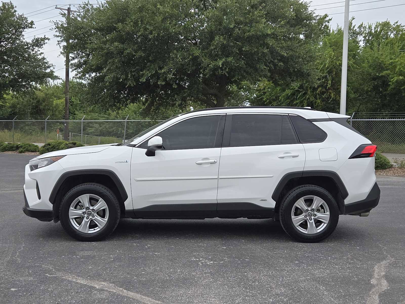Used 2020 Toyota RAV4 LE image 5