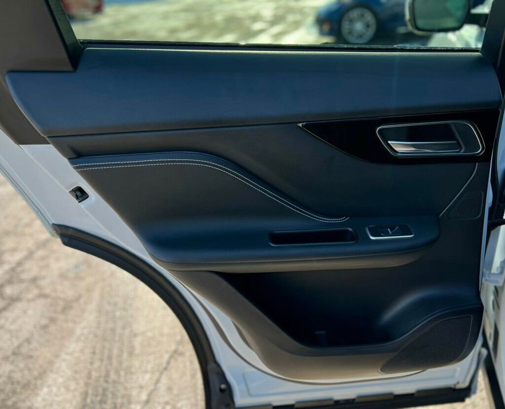 Used 2017 Jaguar F-PACE S image 18