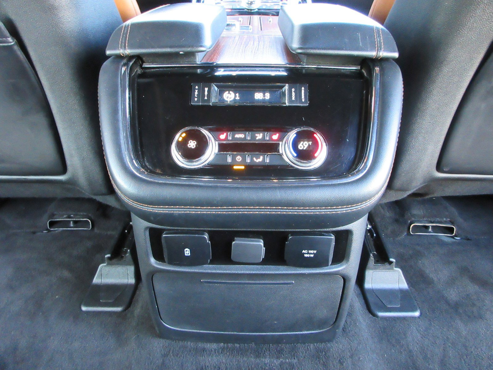 Used 2021 Lincoln Navigator Reserve w/ Cargo Convenience Package image 23