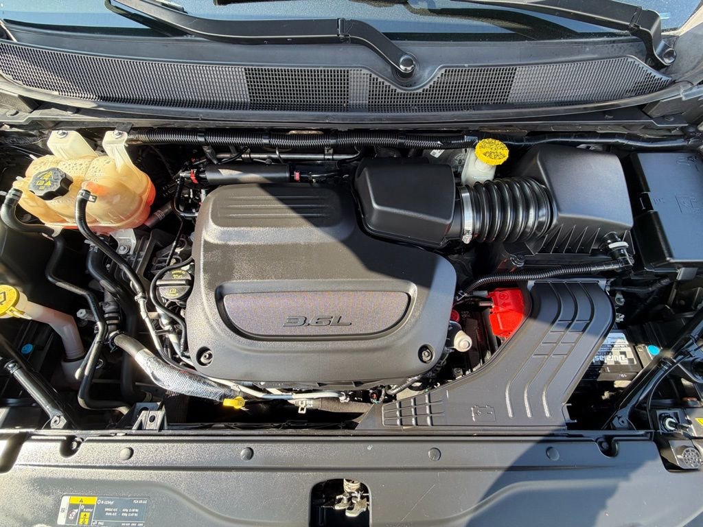 Used 2020 Chrysler Pacifica Limited image 16