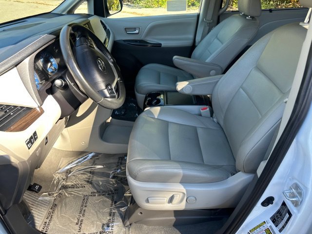 Used 2020 Toyota Sienna XLE w/ XLE Navigation Package AWD/4WD image 27