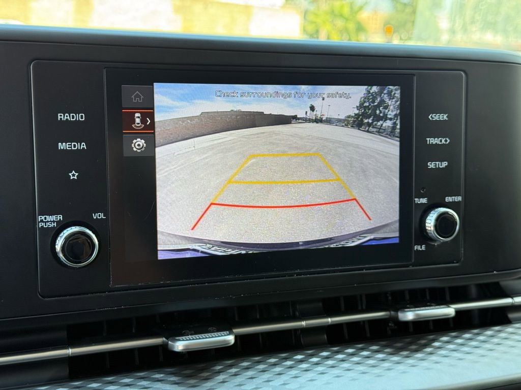 Used 2023 Kia Carnival LX image 11