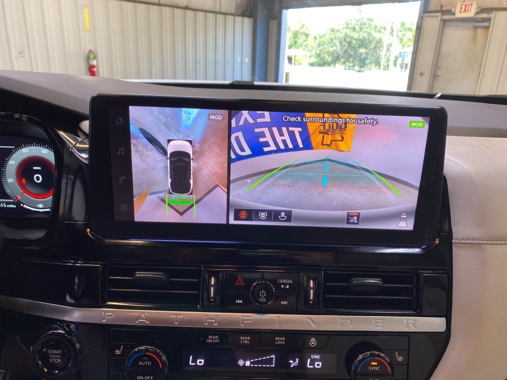 Used 2026 Nissan Pathfinder SL FWD image 41