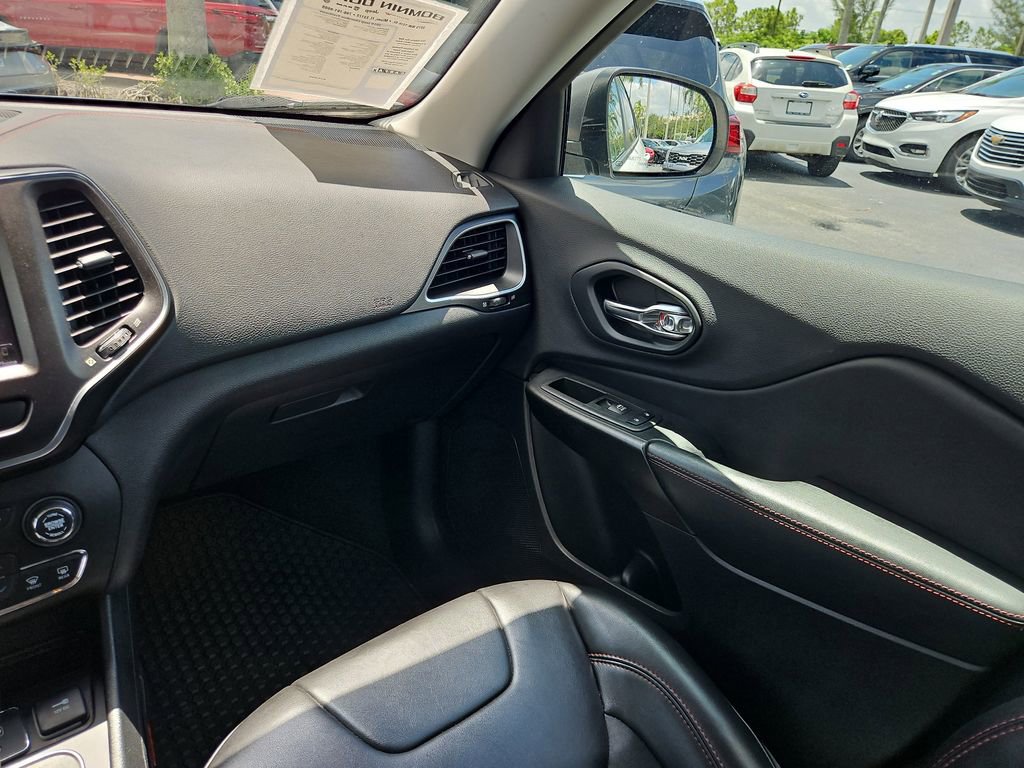 Used 2019 Jeep Cherokee Trailhawk w/ Cold Weather Group image 9