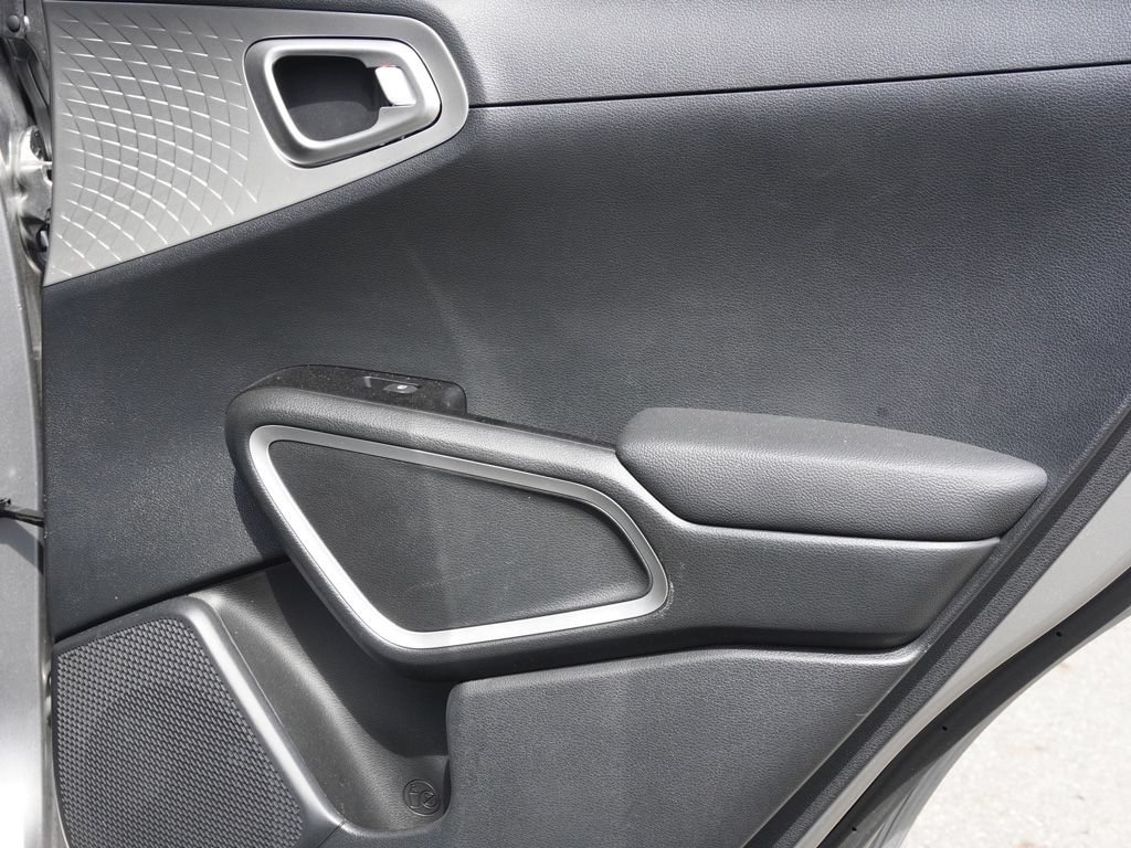 Used 2025 Kia Soul LX w/ LX Technology Package FWD image 23