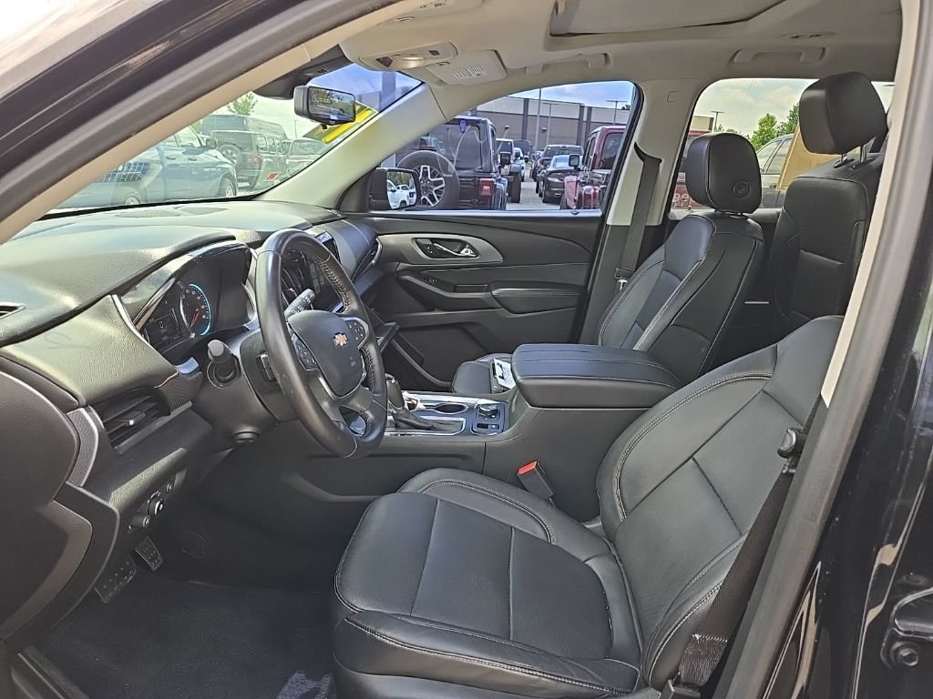 Used 2019 Chevrolet Traverse Premier w/ Driver Confidence II Package FWD image 16