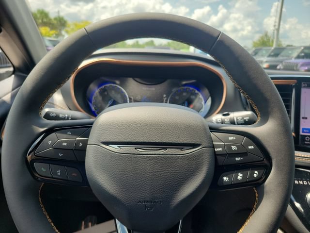 New 2027 Chrysler Pacifica Pinnacle w/ Theater Group FWD image 17