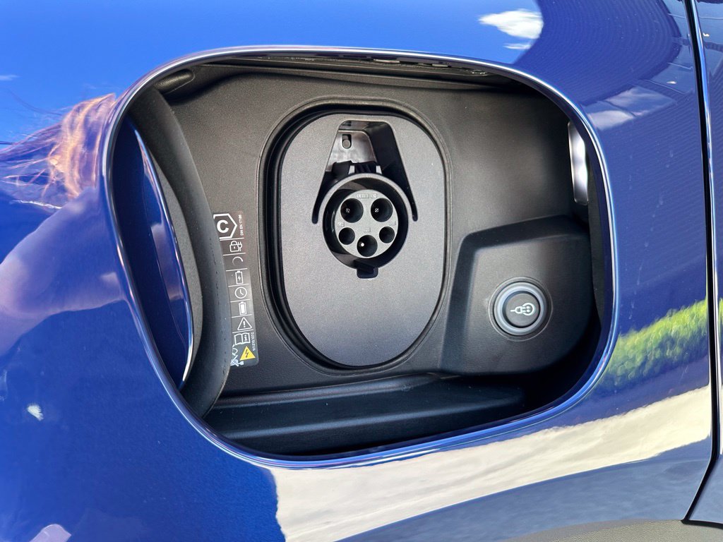 Used 2026 Porsche Macan 4 Electric AWD/4WD image 44
