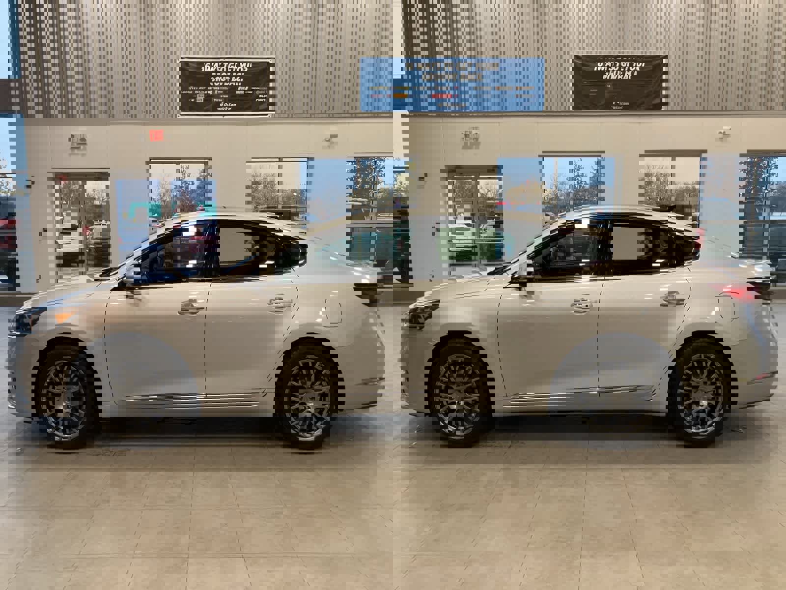 Used 2017 Kia Cadenza Premium w/ Luxury Package image 8