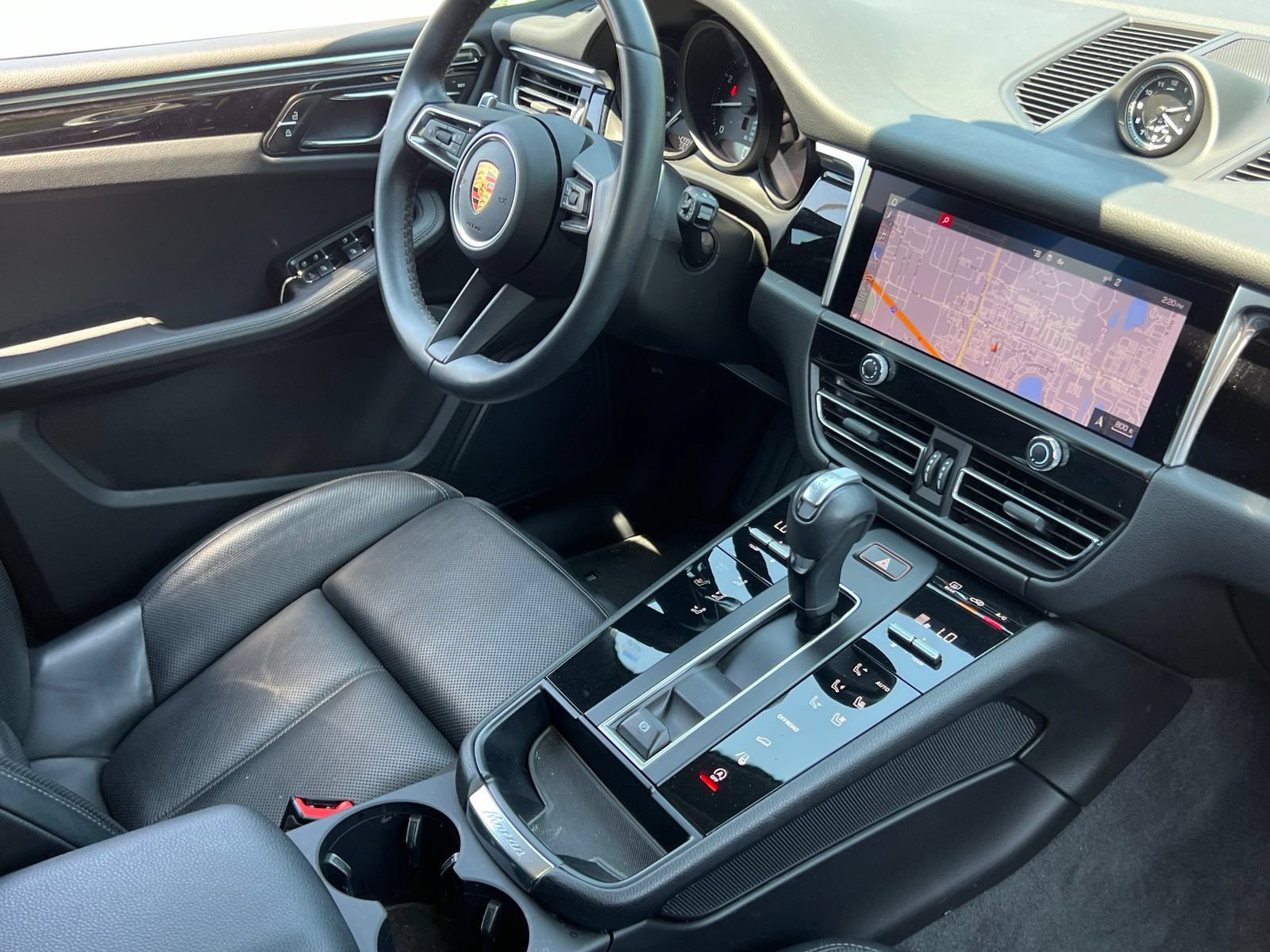Certified 2024 Porsche Macan AWD/4WD image 15