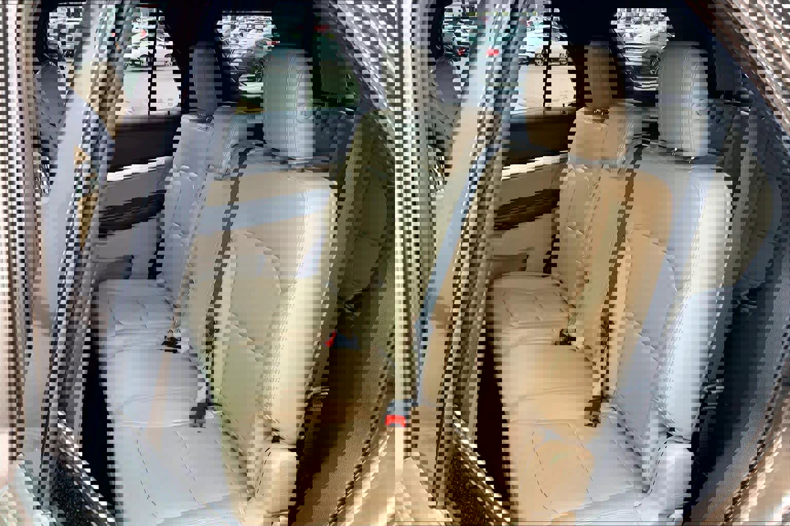 Used 2016 Ford Explorer XLT w/ Equipment Group 202A image 20