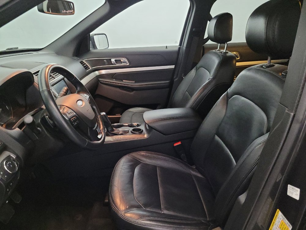 Used 2017 Ford Explorer XLT w/ Equipment Group 202A FWD image 17