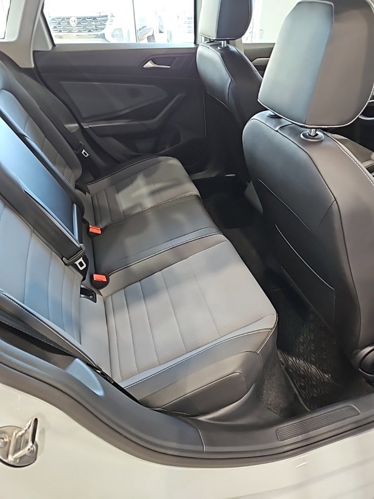 Used 2025 Volkswagen Jetta SE image 17