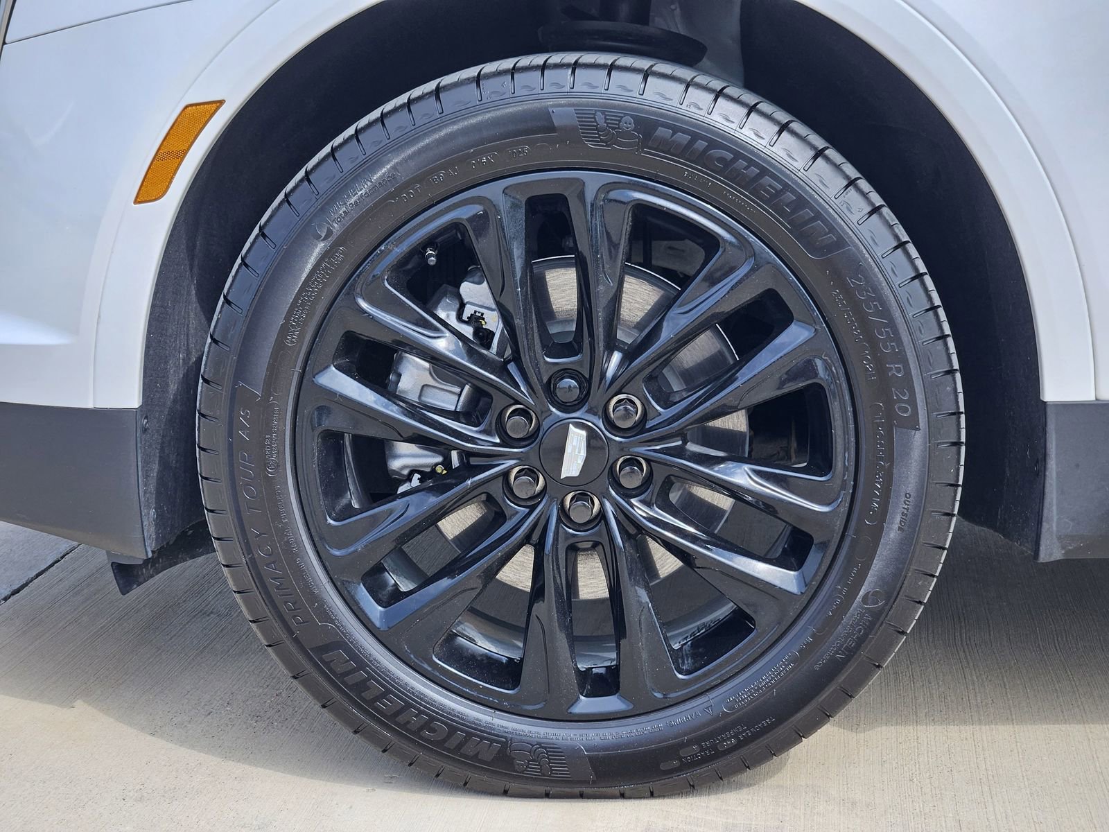 New 2026 Cadillac XT5 Luxury w/ LPO, ONYX Package FWD image 12