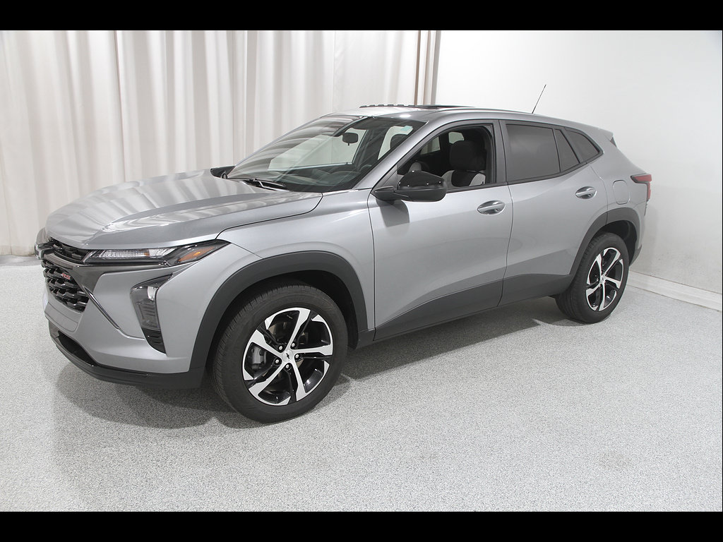 Certified 2024 Chevrolet Trax RS w/ Sunroof Package FWD image 3