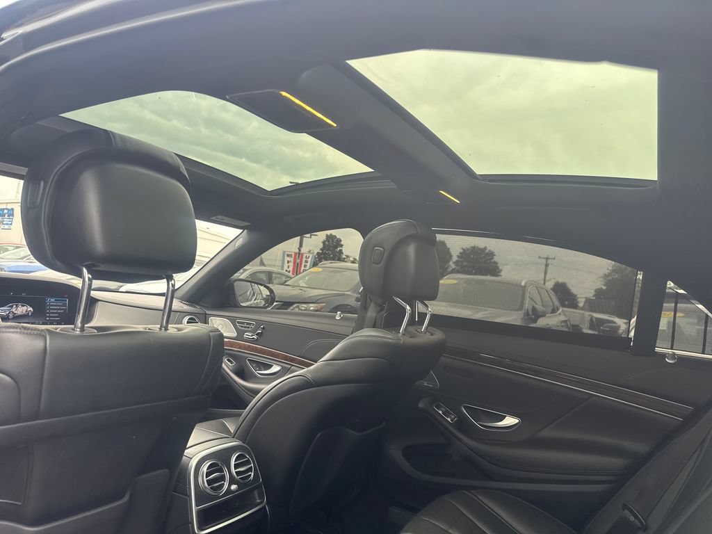 Used 2018 Mercedes-Benz S 560 4MATIC Sedan w/ Premium Package image 21