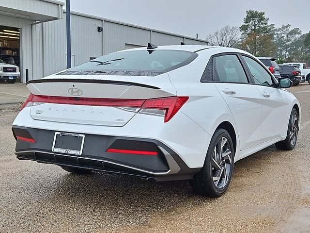 Used 2025 Hyundai Elantra SEL FWD image 5