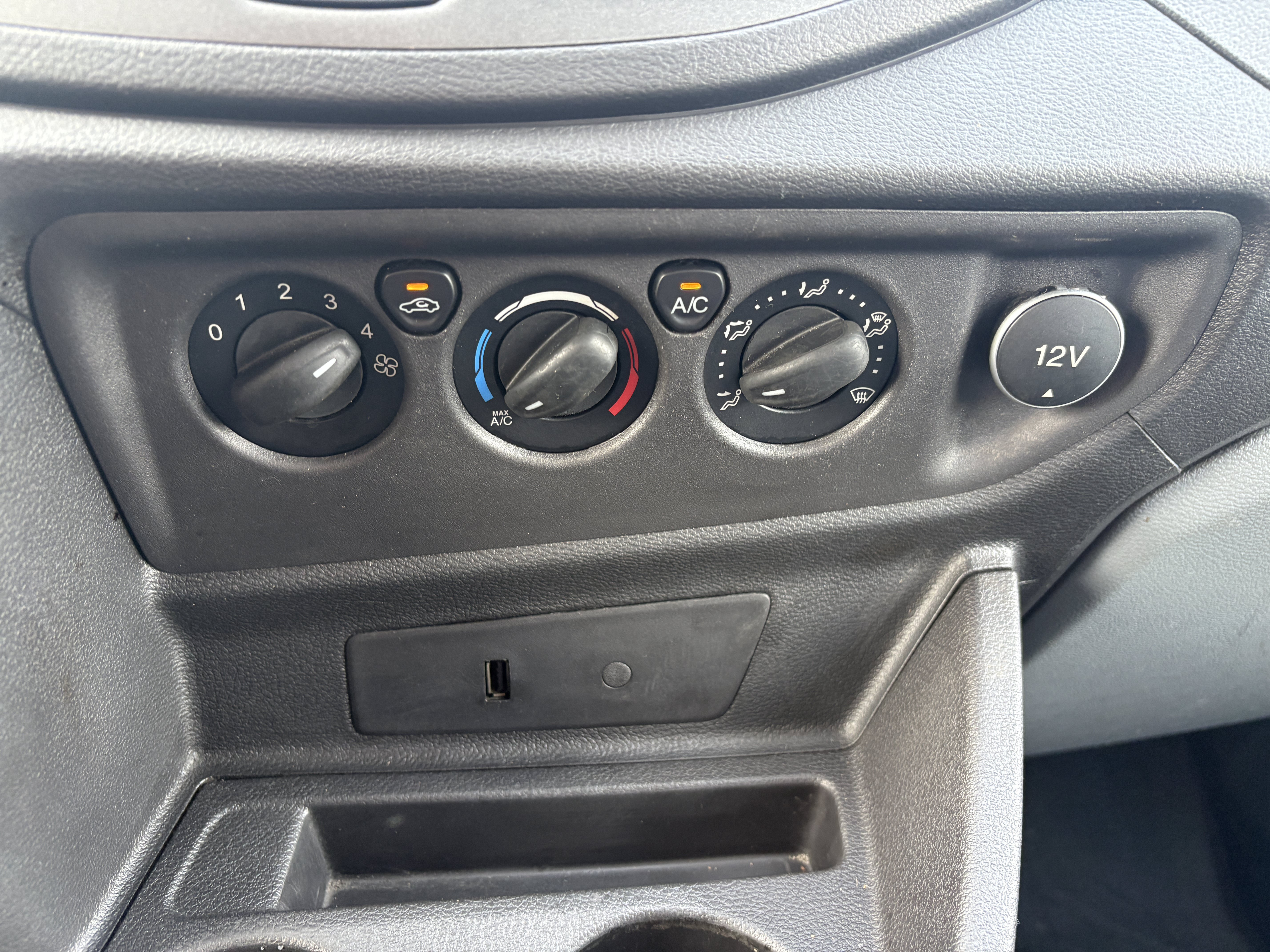 Used 2017 Ford Transit 150 130 Low Roof RWD image 19