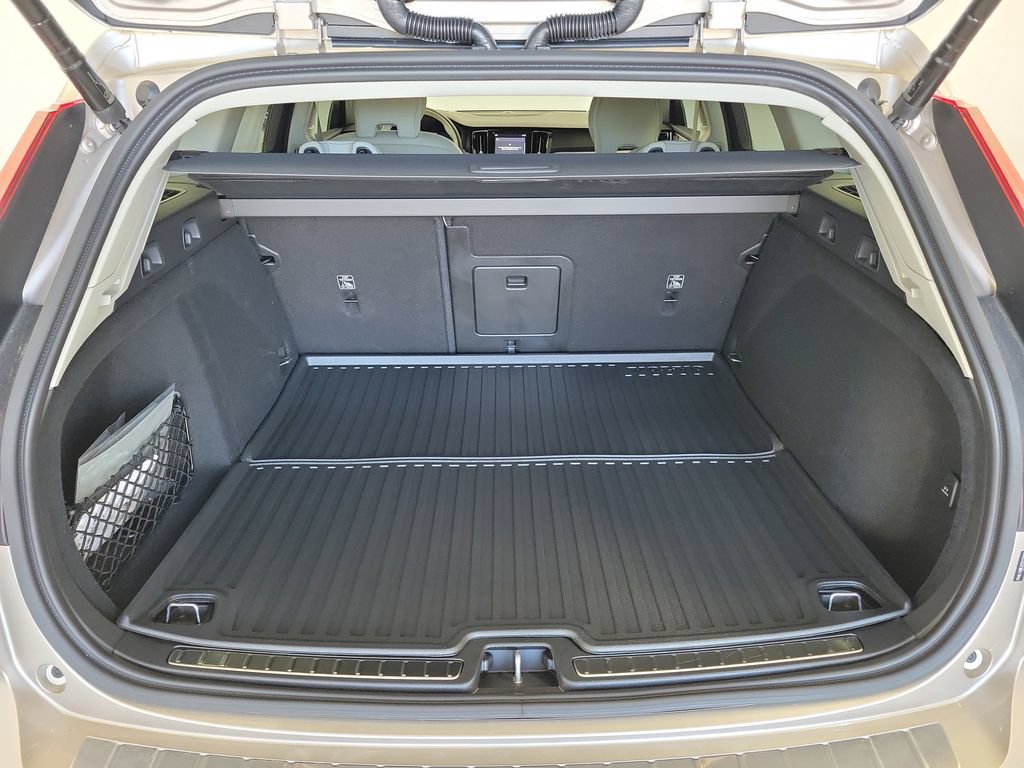 New 2026 Volvo V60 B5 Cross Country Ultra w/ Protection Package Premier AWD/4WD image 10