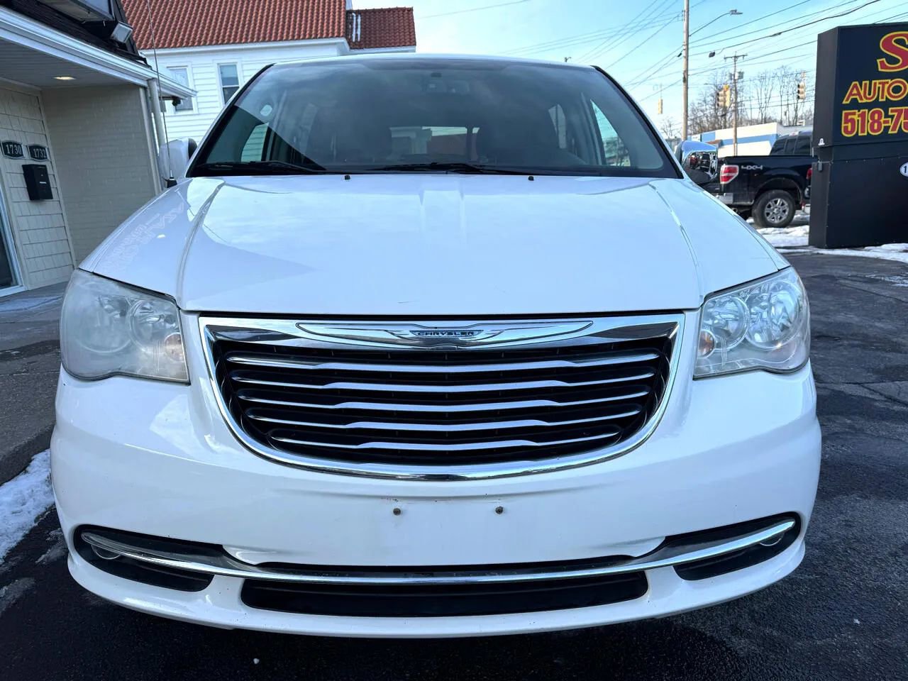 Used 2012 Chrysler Town & Country Touring-L w/ Entertainment Group #2 image 3