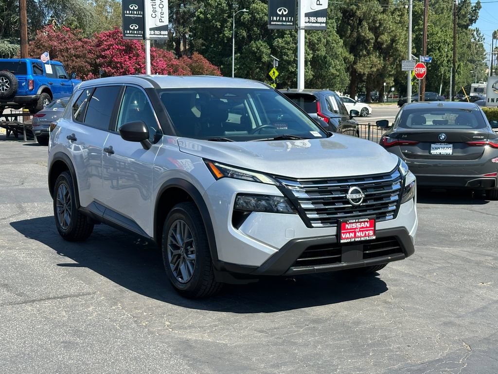 Used 2024 Nissan Rogue S FWD image 10