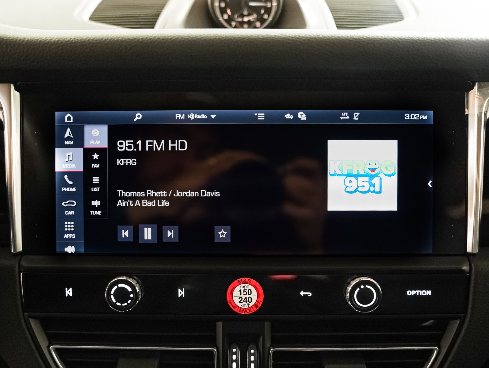 Certified 2025 Porsche Macan image 22