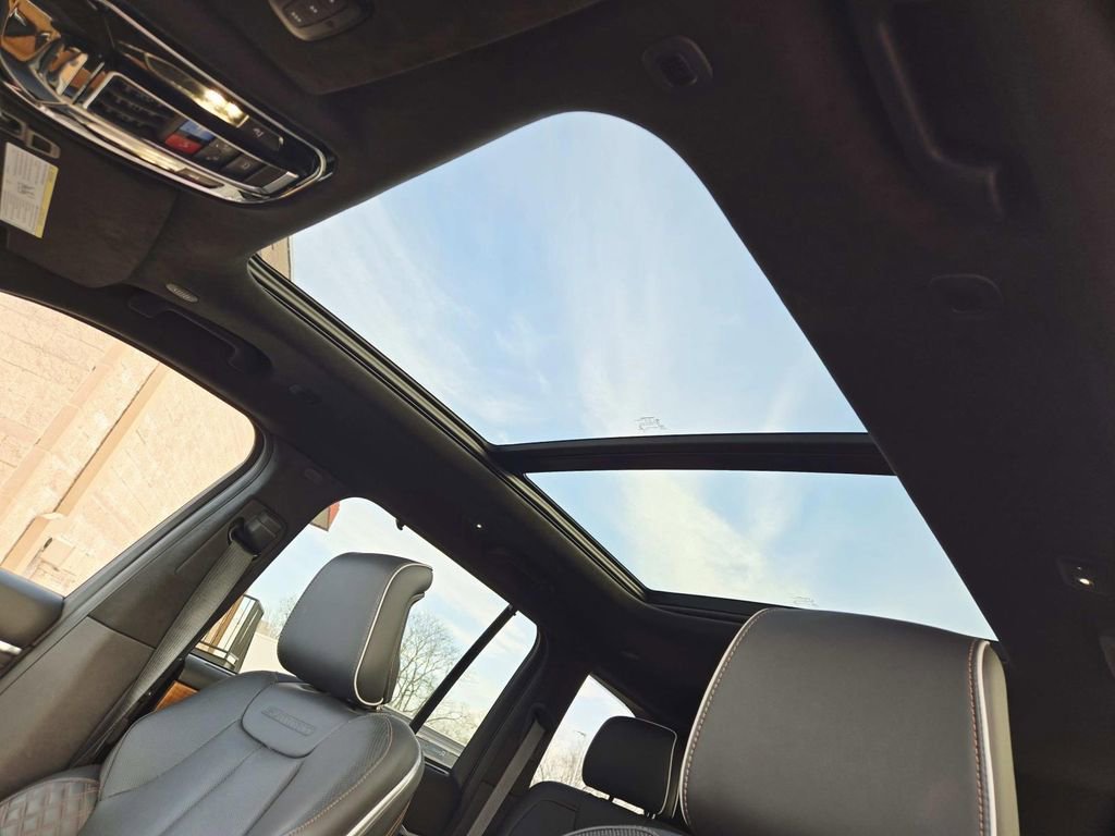 Used 2022 Jeep Grand Cherokee Summit image 9