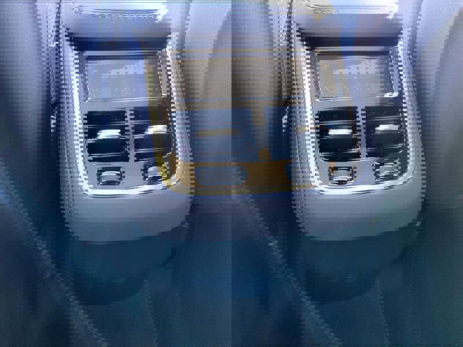 Used 2025 Volvo XC90 B5 Core w/ Protection Package Premier image 38