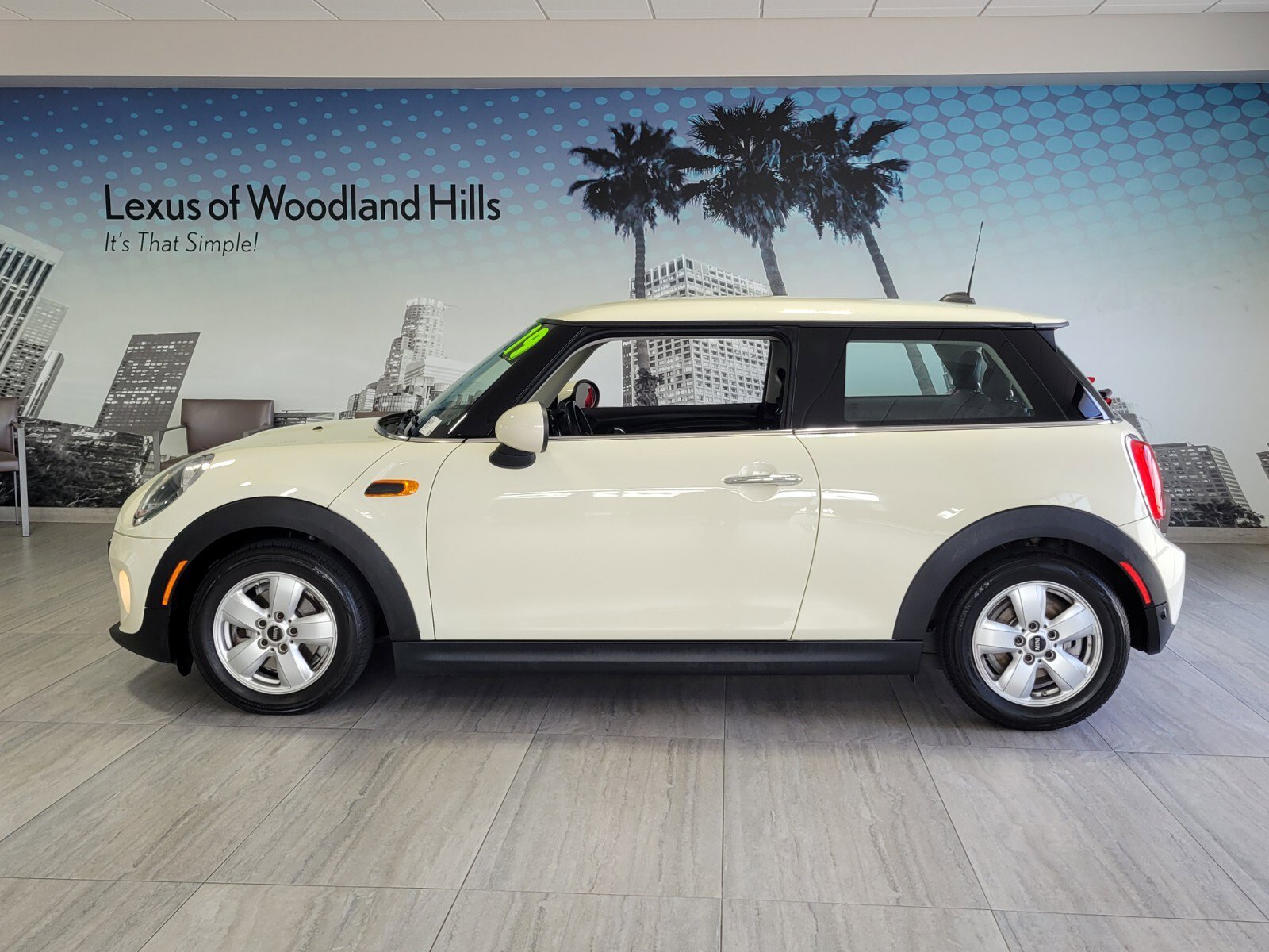 Used 2019 MINI Cooper 2-Door Hardtop FWD image 2