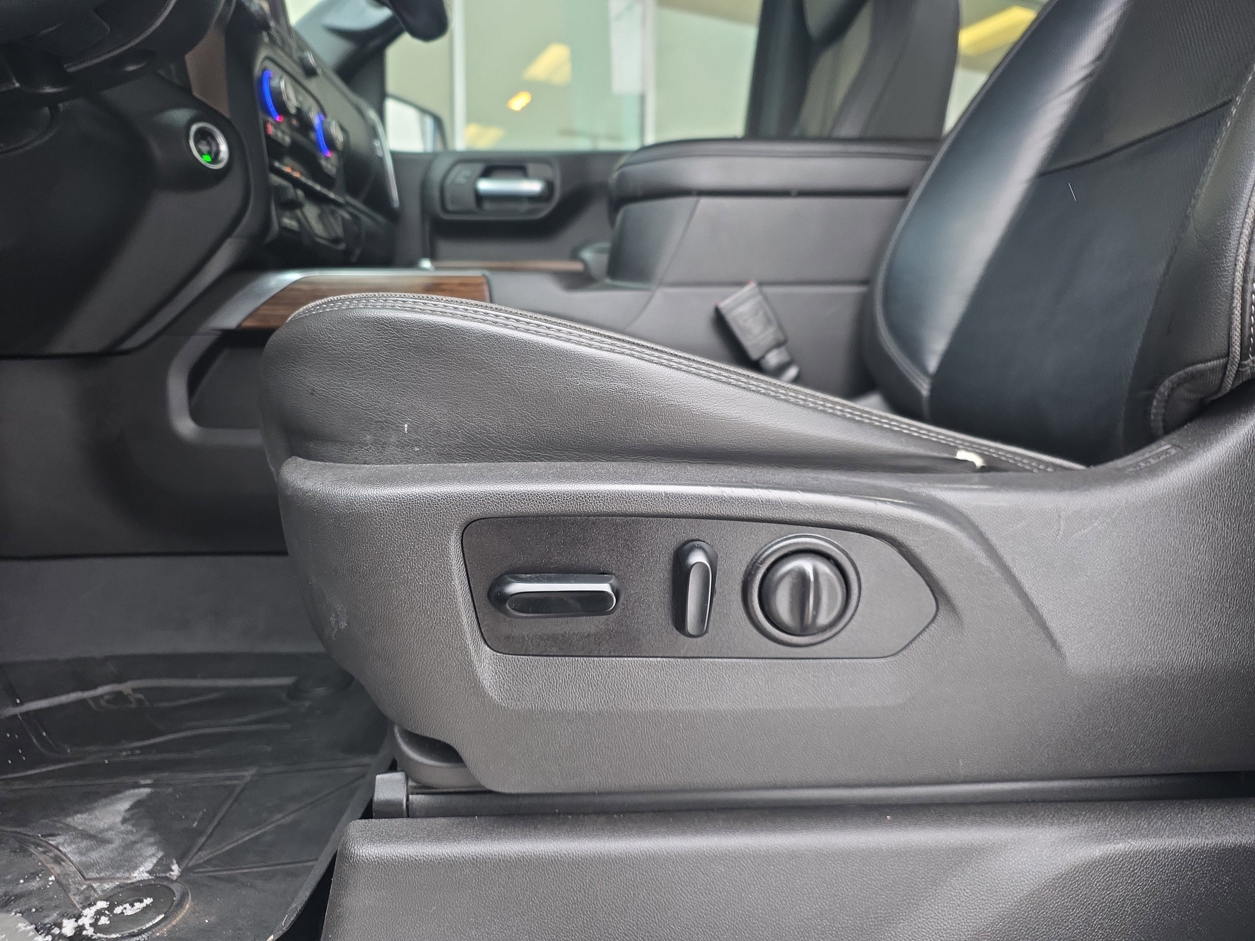 Used 2020 Chevrolet Silverado 1500 High Country w/ Technology Package image 15