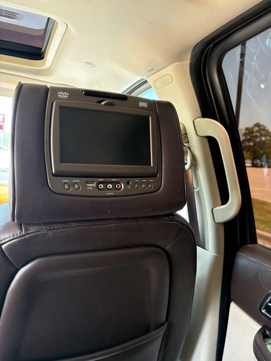 Used 2014 Cadillac Escalade Platinum RWD image 10