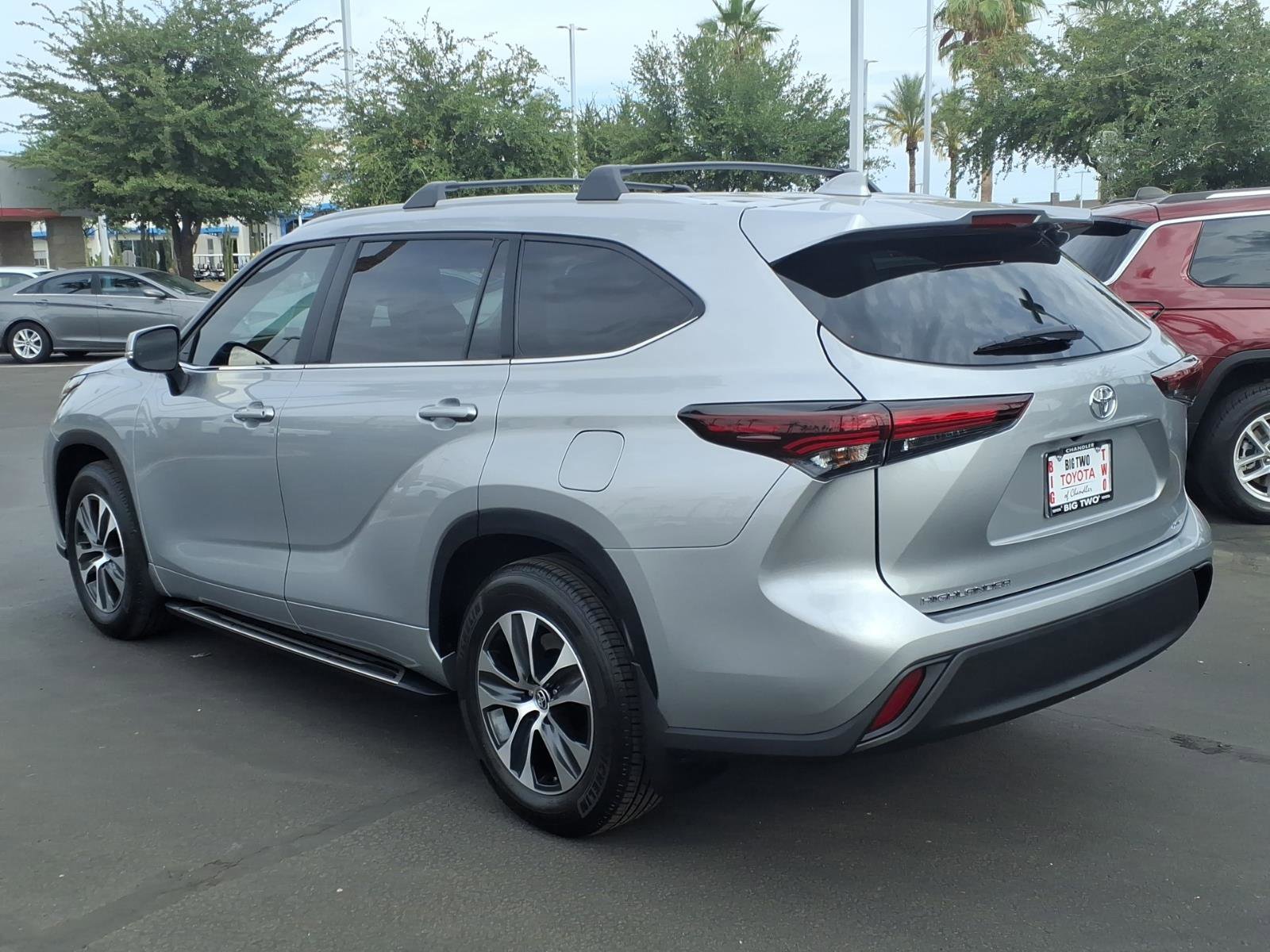Certified 2025 Toyota Highlander XLE FWD image 6