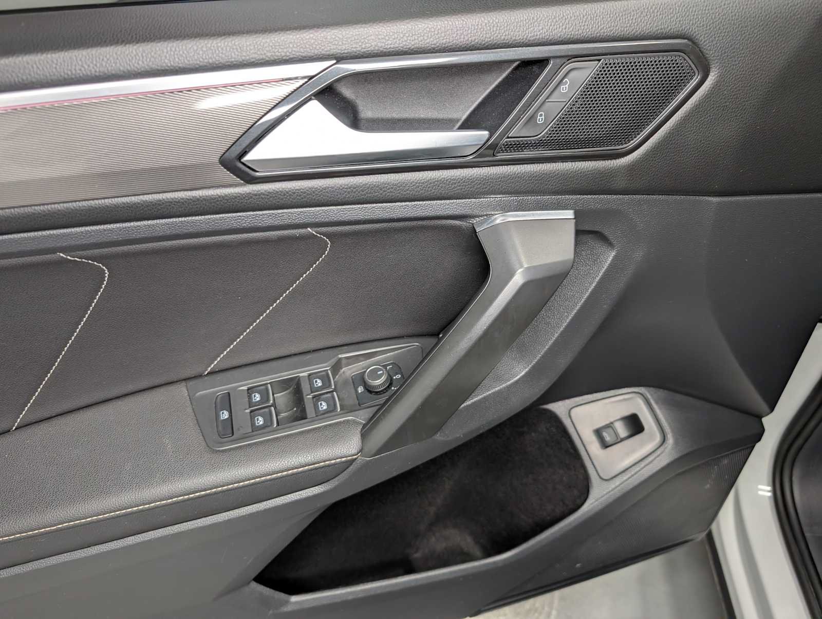 Used 2022 Volkswagen Tiguan SE R-Line AWD/4WD image 40