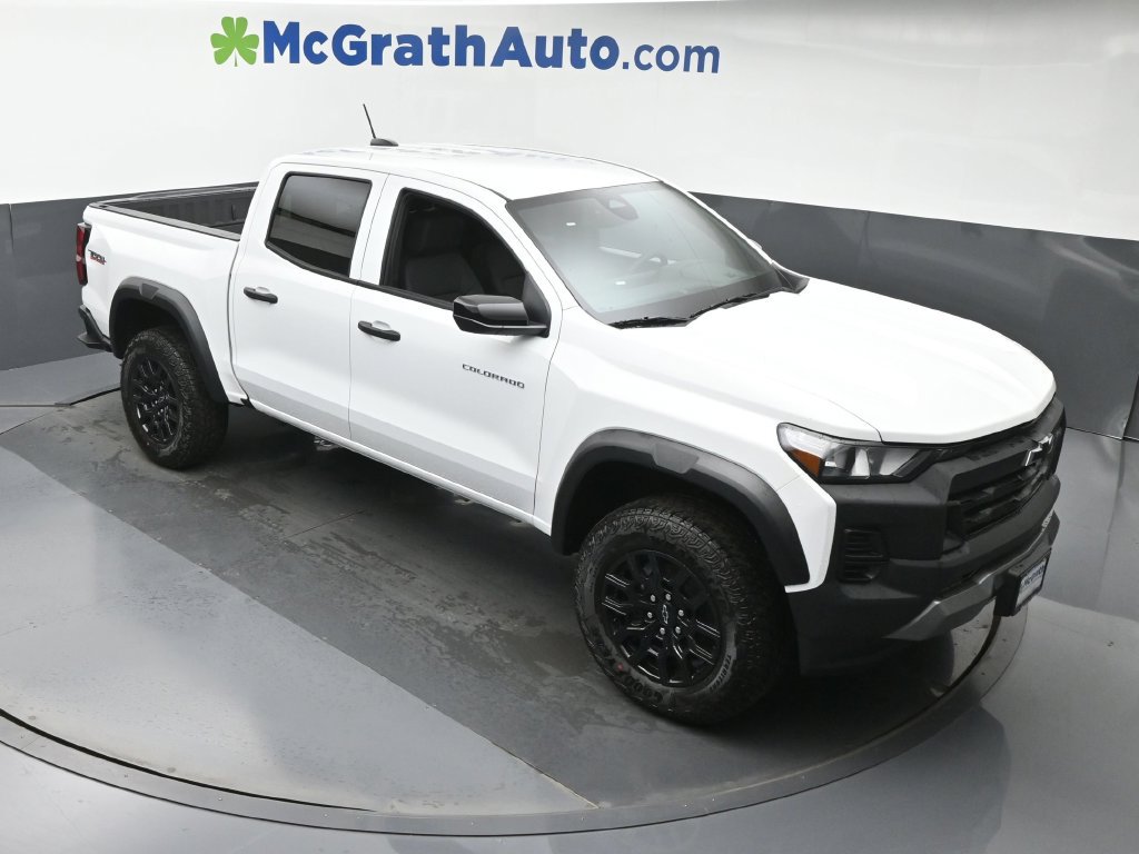 Used 2026 Chevrolet Colorado Trail Boss AWD/4WD image 3