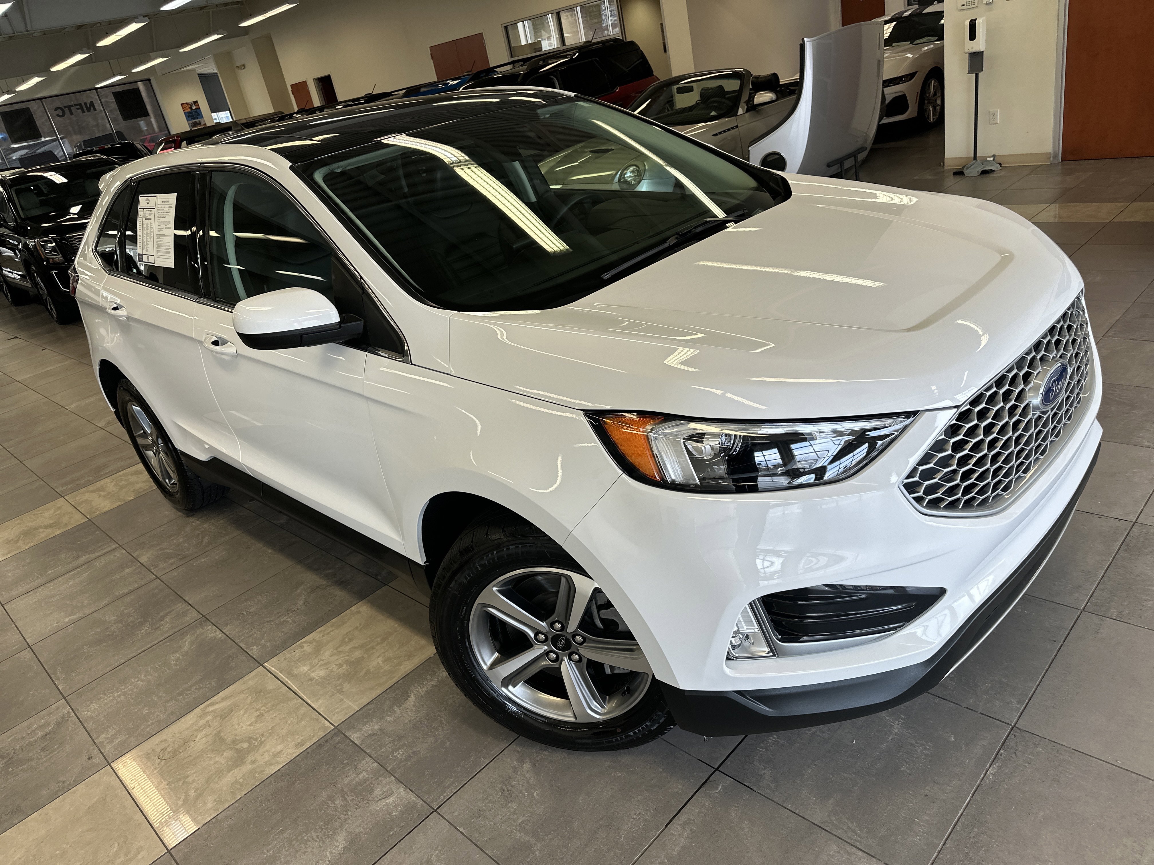 Used 2024 Ford Edge SEL w/ Convenience Package image 11