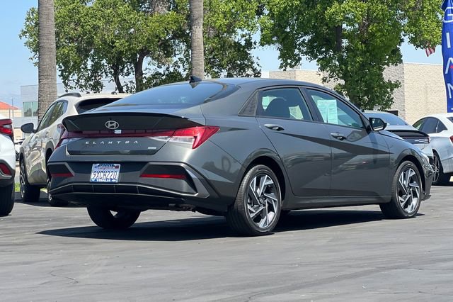 Used 2025 Hyundai Elantra SEL FWD image 4