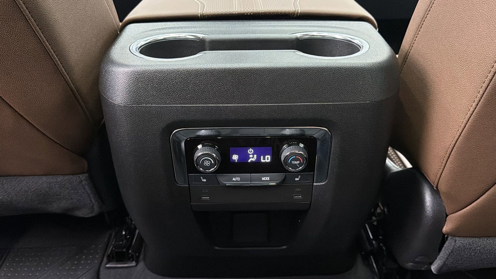 Used 2025 Chevrolet Tahoe High Country AWD/4WD image 36