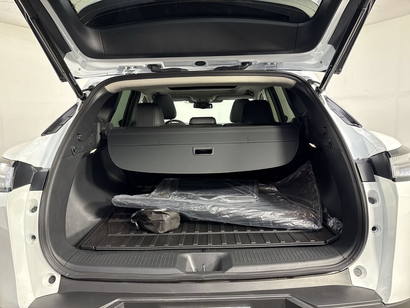 Certified 2025 Nissan Murano SL w/ Cargo Package AWD/4WD image 36