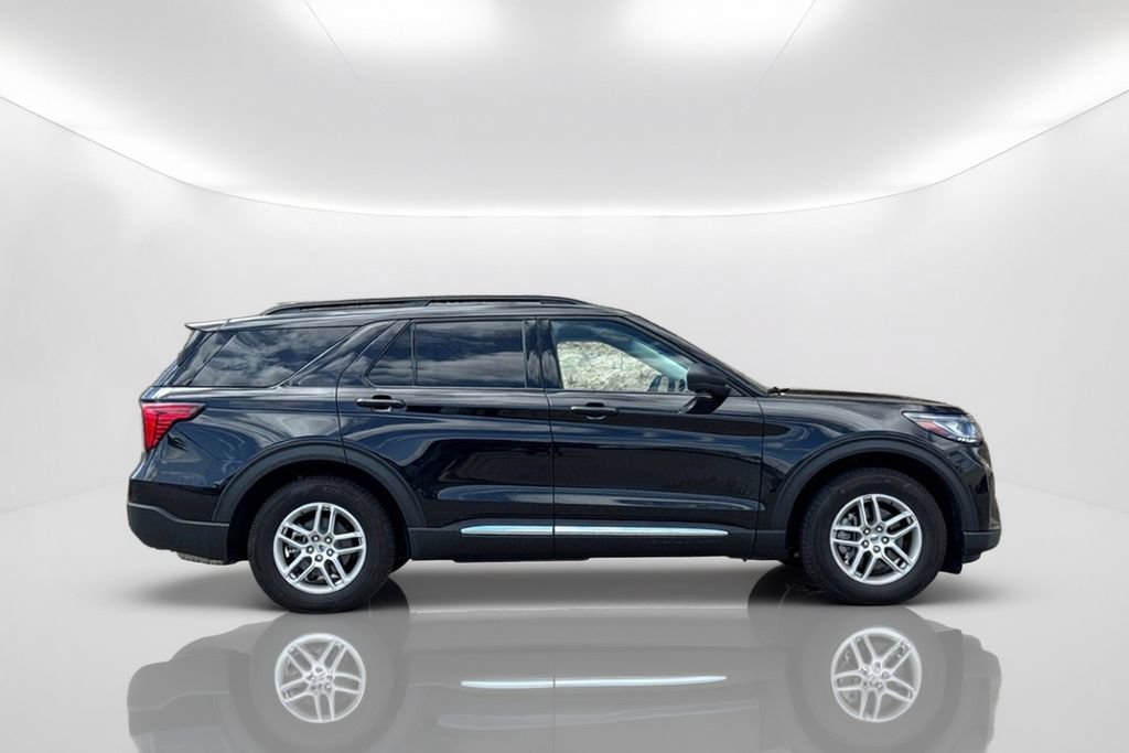 Used 2025 Ford Explorer Active w/ Active Comfort Package RWD image 8