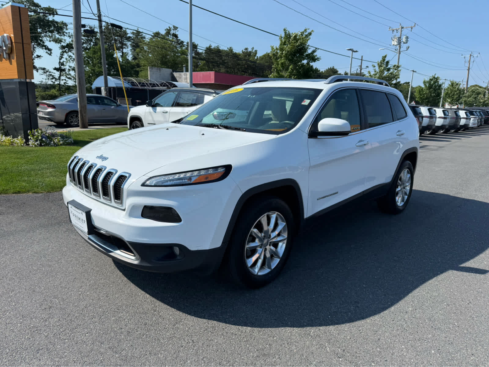 Used 2016 Jeep Cherokee Limited AWD/4WD image 4