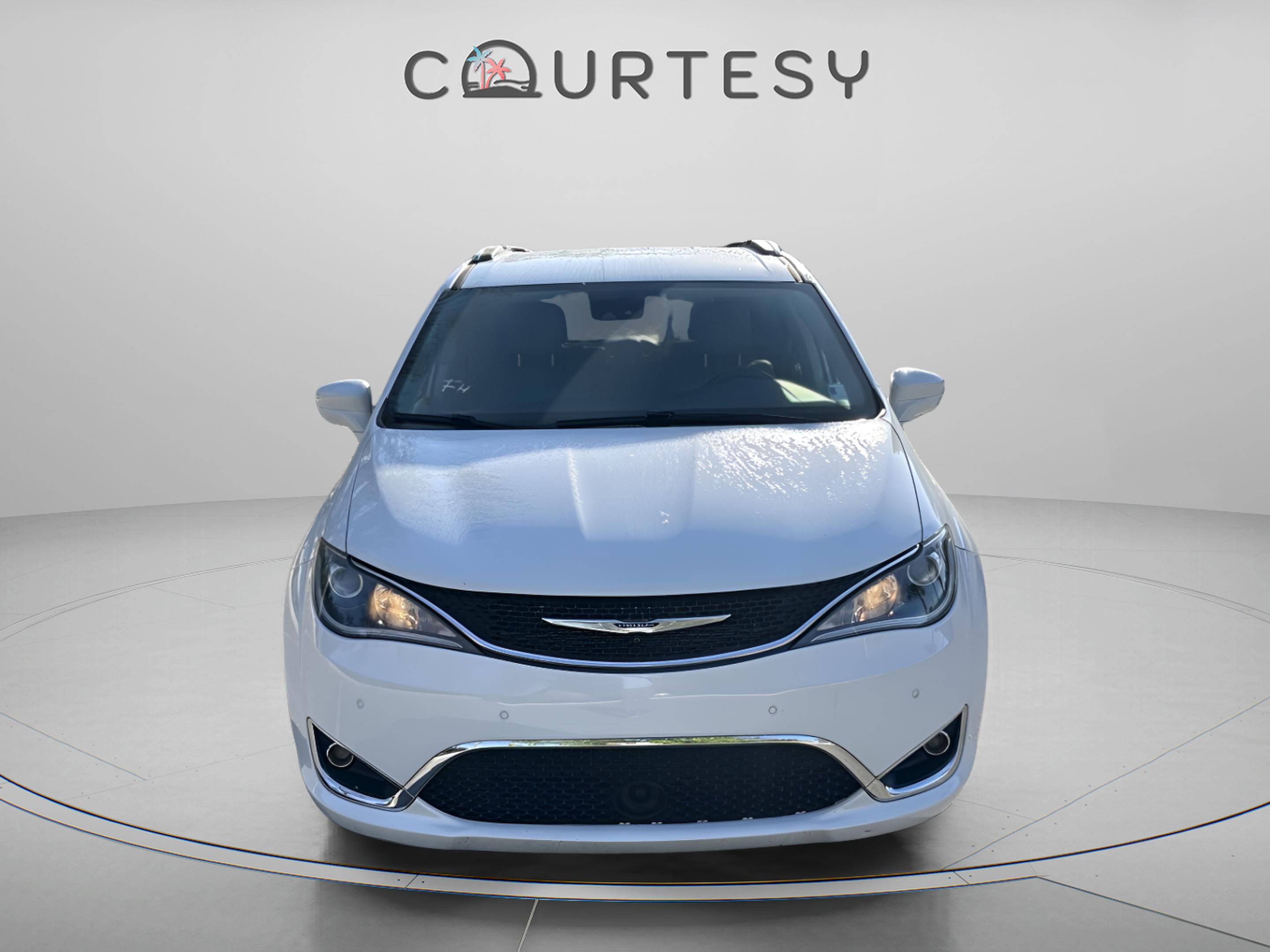 Used 2020 Chrysler Pacifica Touring-L Plus w/ Tire & Wheel Group image 10