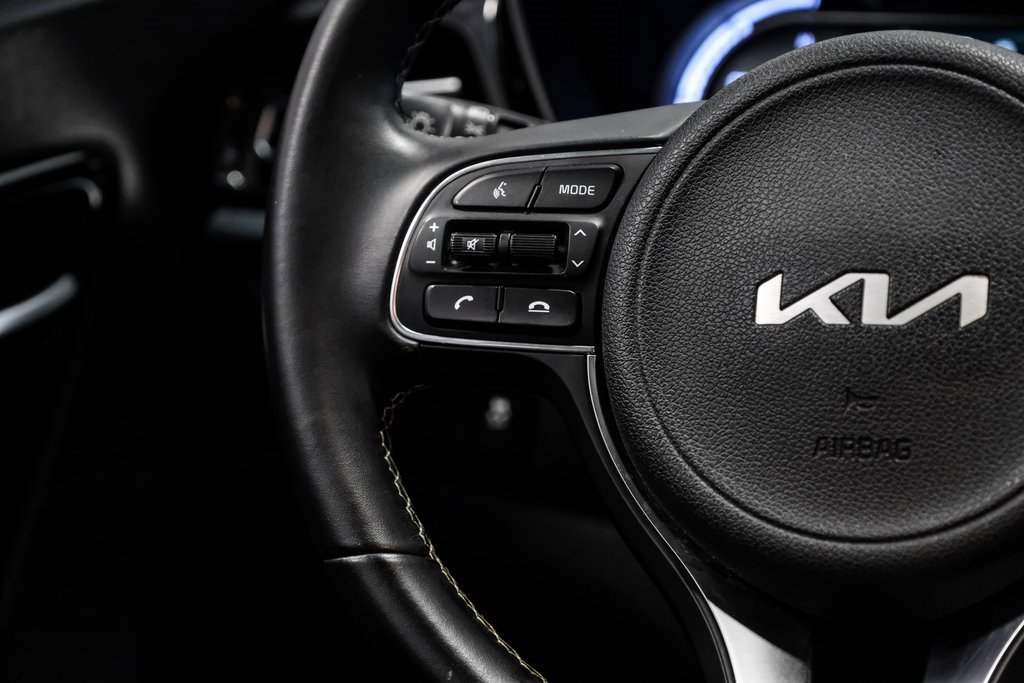 Used 2022 Kia Niro EX image 19