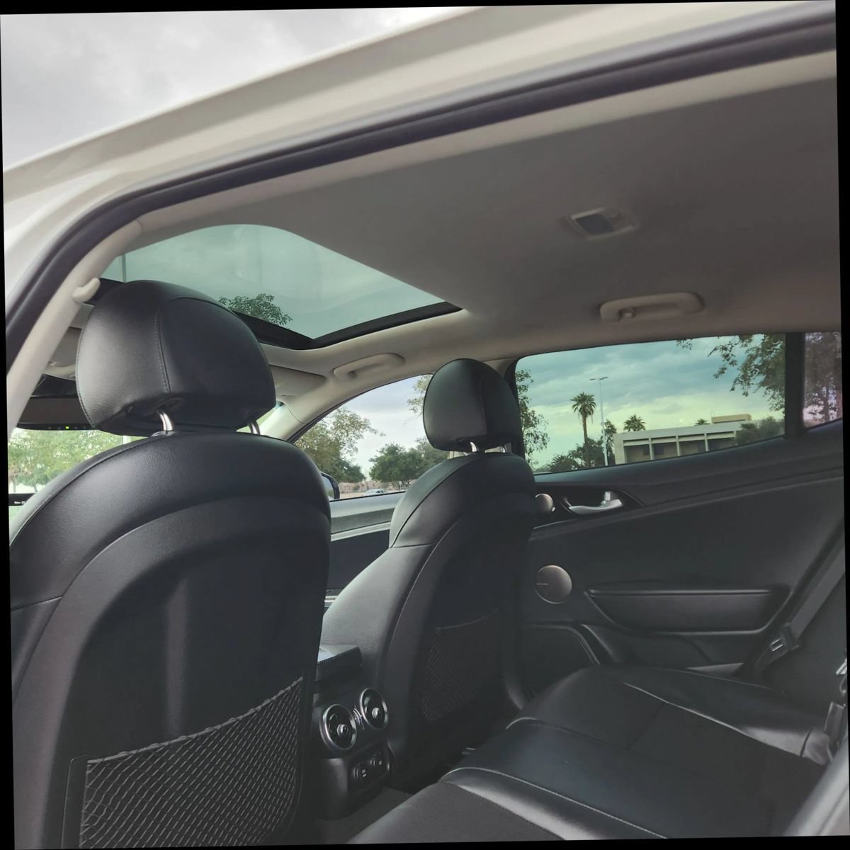 Used 2018 Kia Stinger Premium RWD image 9