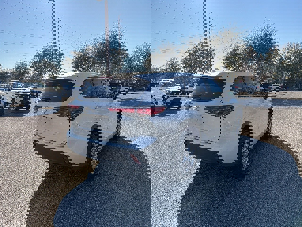 Used 2020 Toyota Highlander L image 5